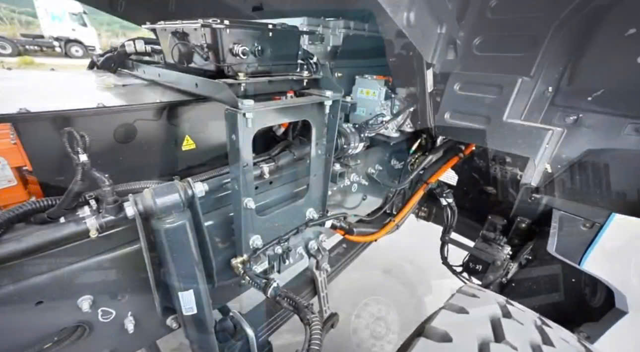 Xe đầu kéo điện chenglong 400kw